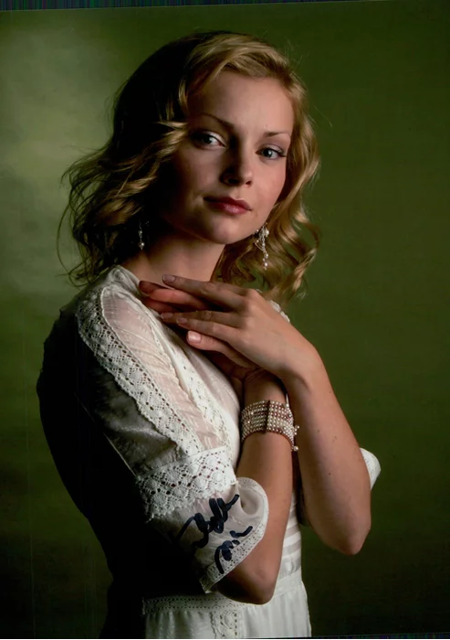 Izabella Miko autograph