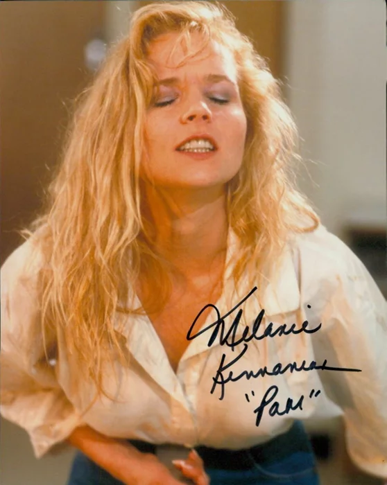 Melanie Kinnaman autograph