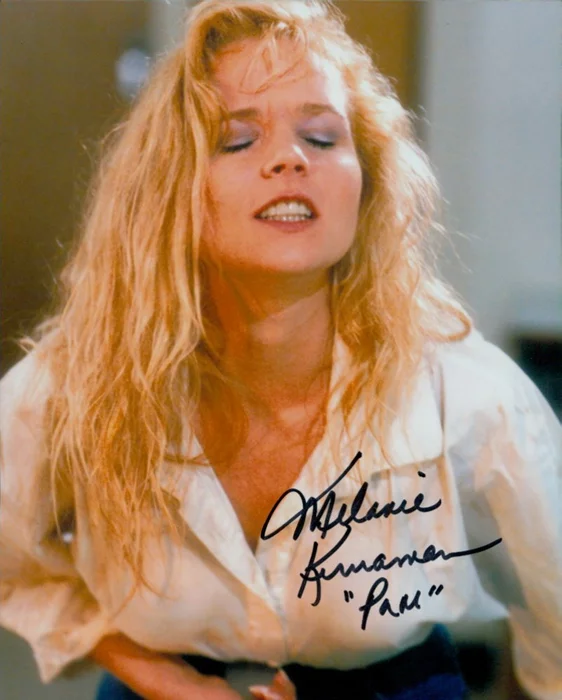 Melanie Kinnaman autograph