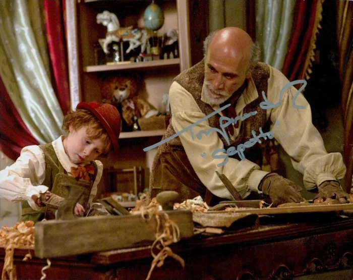 Tony Amendola autograph