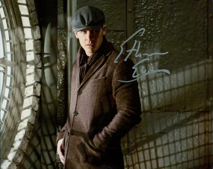 Ethan Embry autograph