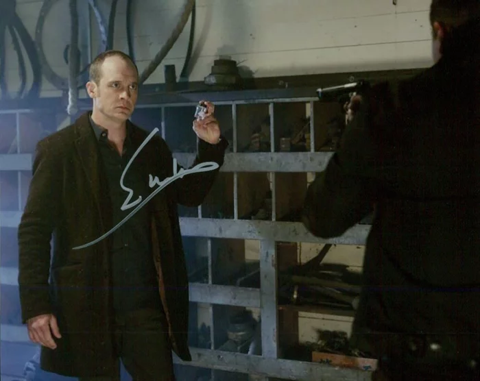 Ethan Embry autograph