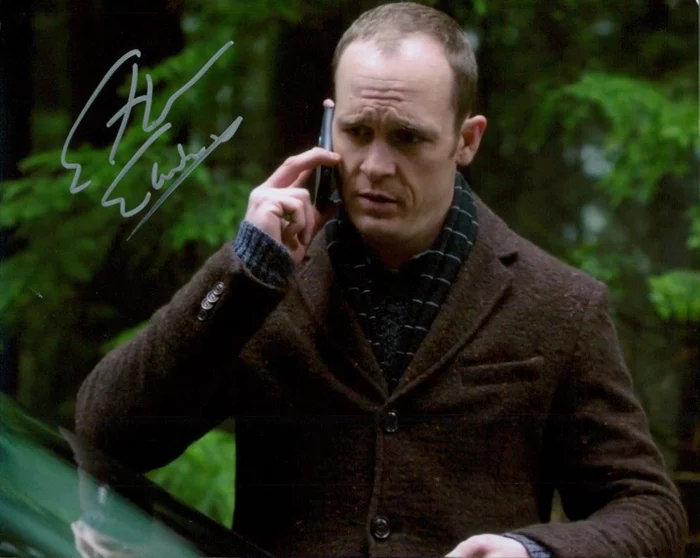 Ethan Embry autograph