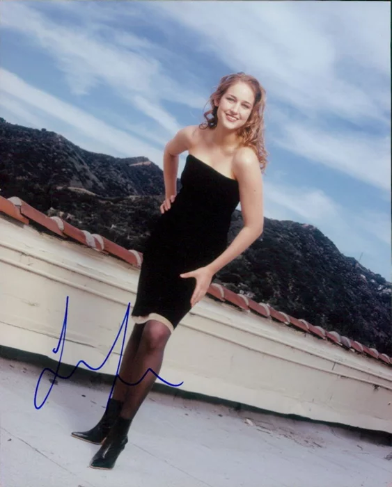 Leelee Sobieski autograph