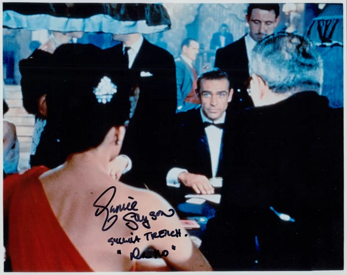Eunice Gayson autograph