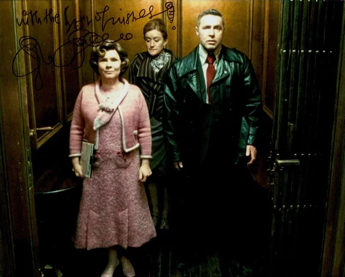 Sophie Thompson autograph