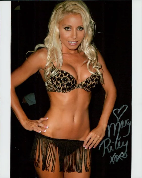 Mary Riley autograph