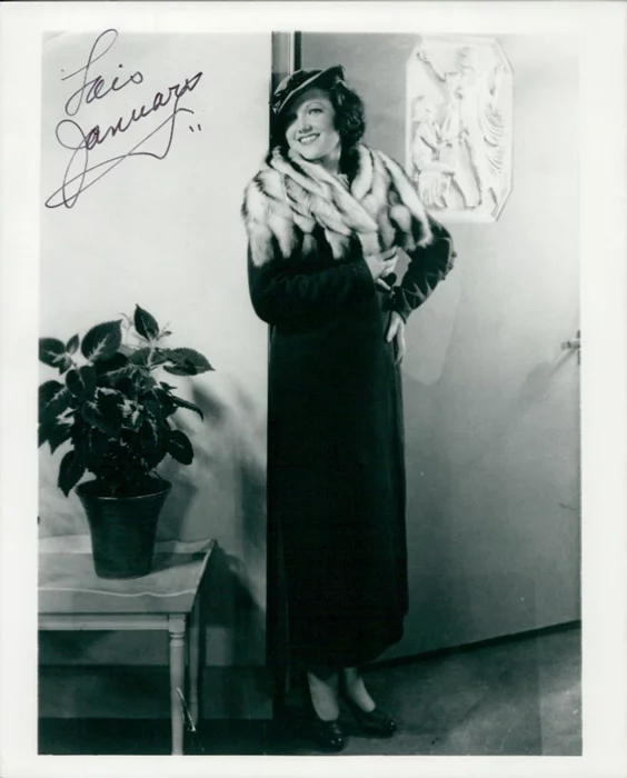 Lois January autograph