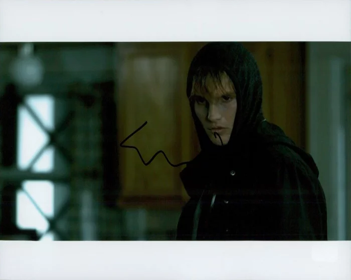 Toby Hemingway autograph
