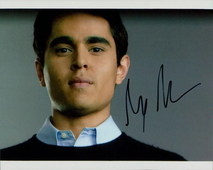 Max Minghella autograph