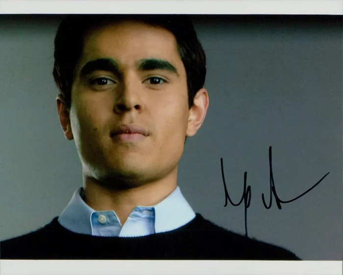 Max Minghella autograph