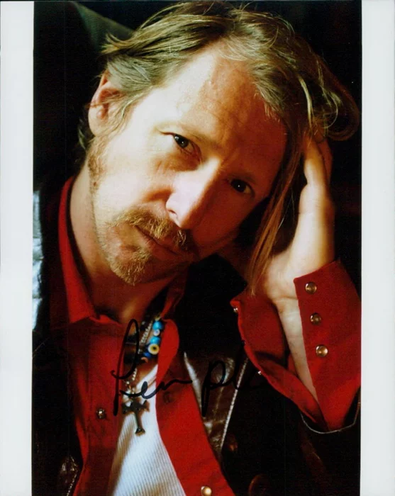 Lew Temple autograph