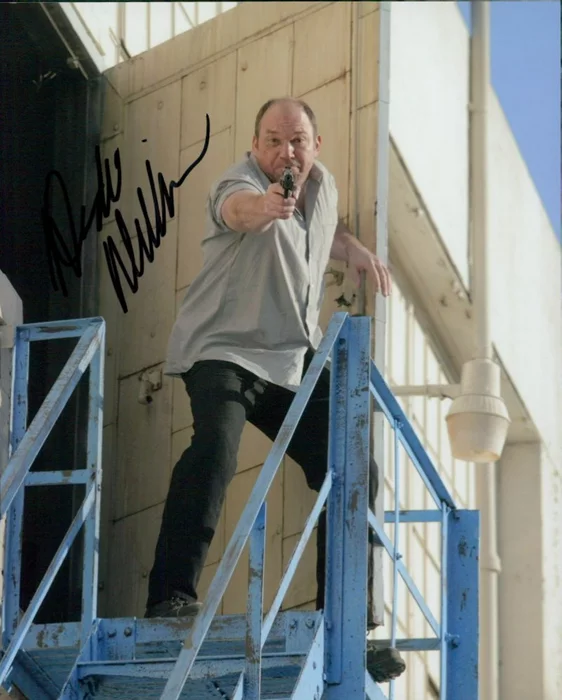 Wade Williams autograph