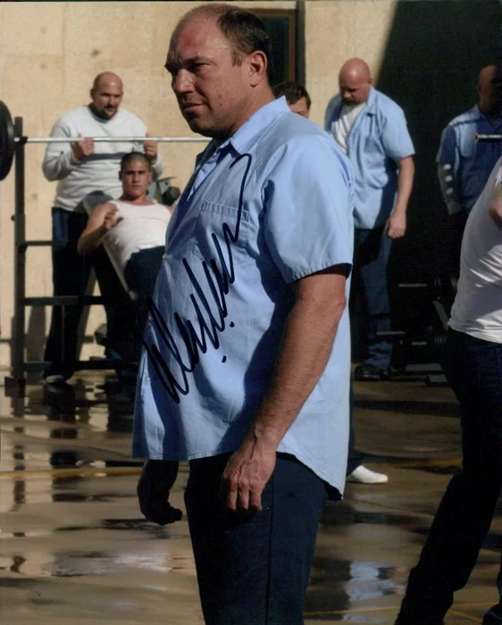 Wade Williams autograph