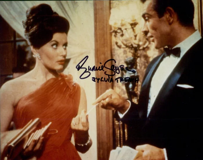 Eunice Gayson autograph