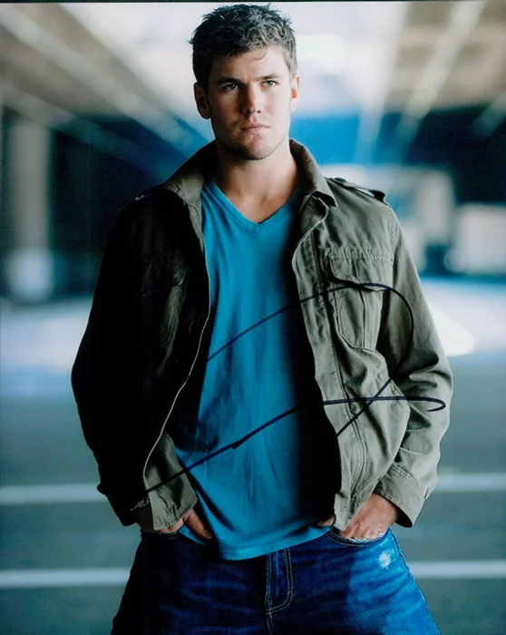 Austin Stowell autograph