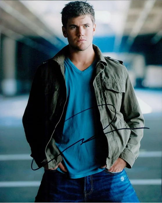 Austin Stowell autograph