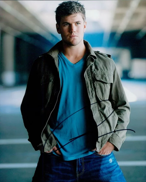 Austin Stowell autograph