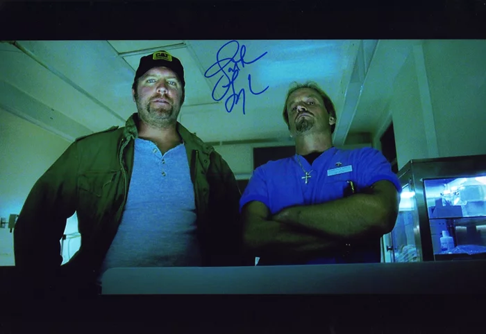 Jonathan Loughran autograph