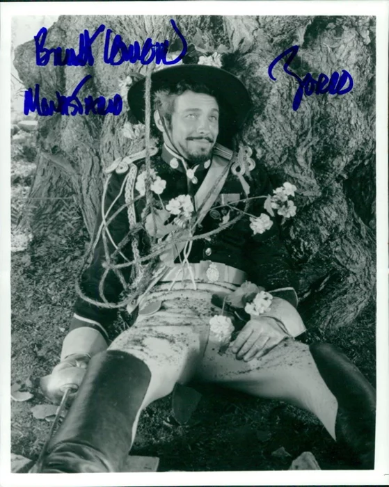 Britt Lomond autograph