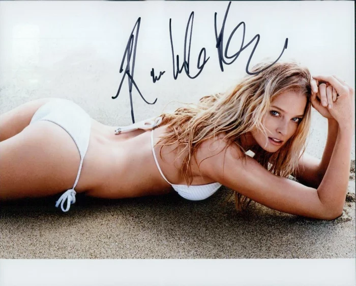 Rachel Nichols autograph