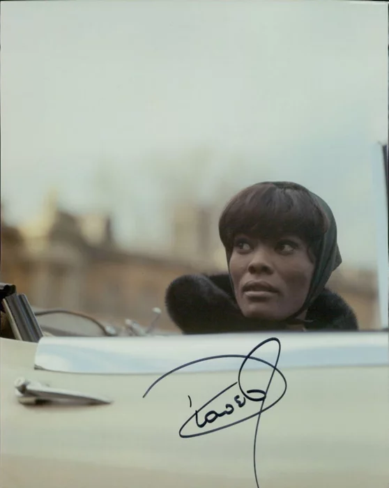Dionne Warwick autograph