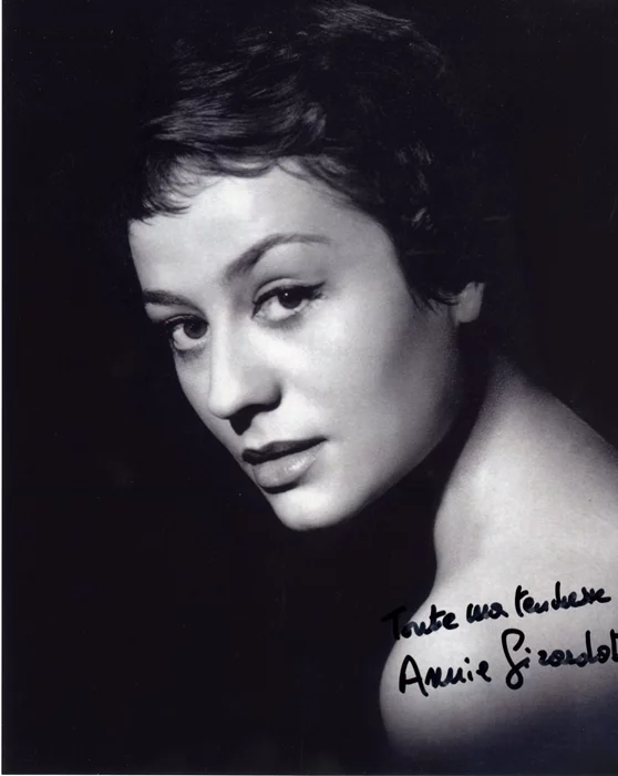 Annie Girardot autograph