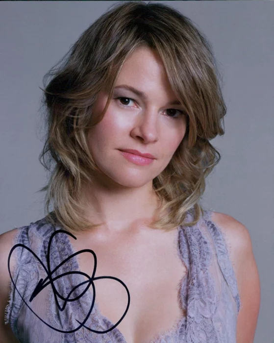 Leisha Hailey autograph