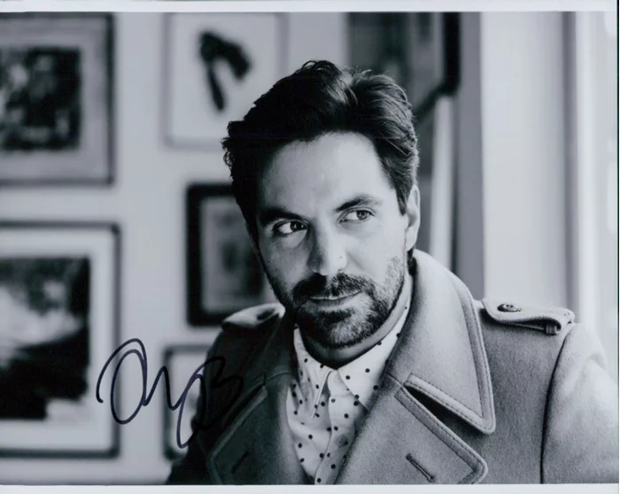 Rhys Coiro autograph