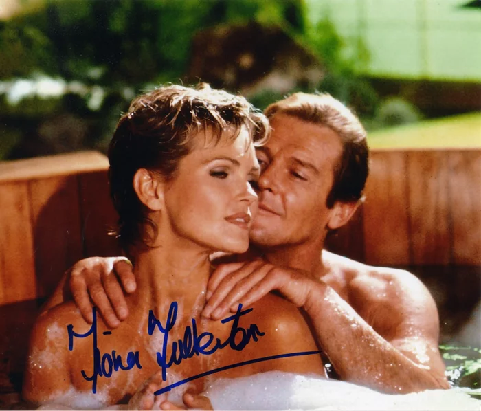 Fiona Fullerton autograph