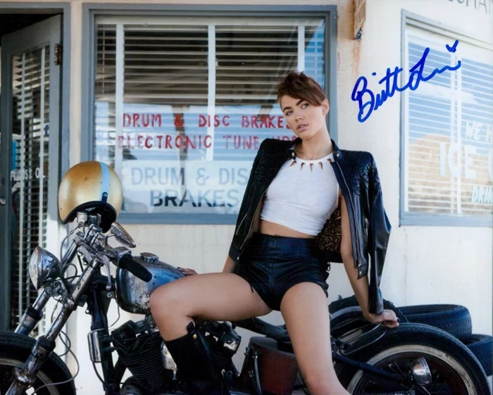 Britt Linn autograph
