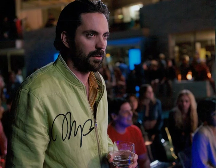 Rhys Coiro autograph