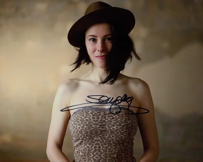 Sandra Tauro autograph