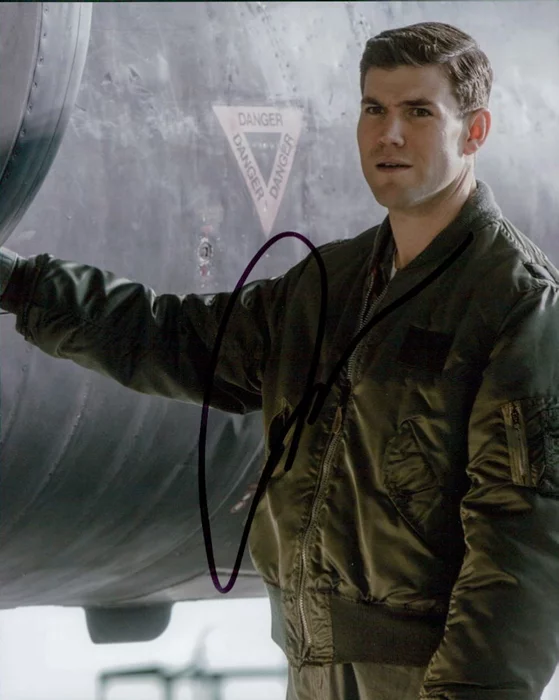 Austin Stowell autograph