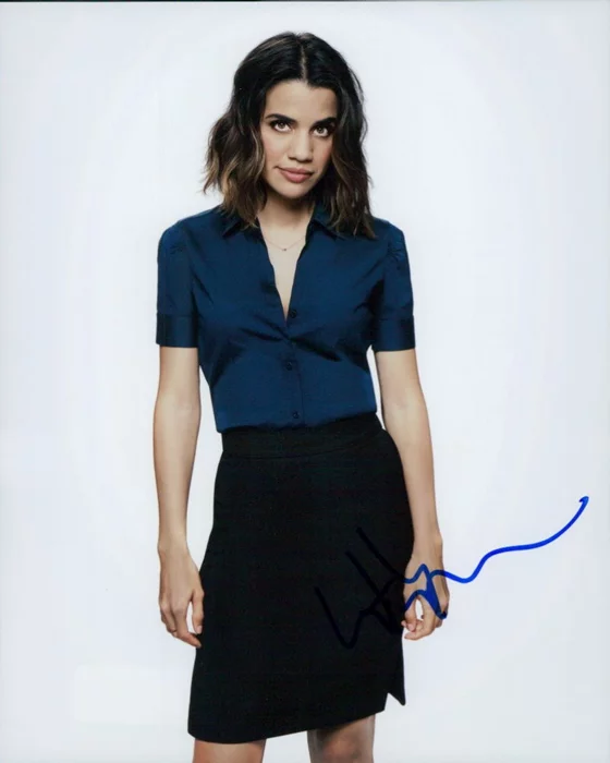 Natalie Morales autograph