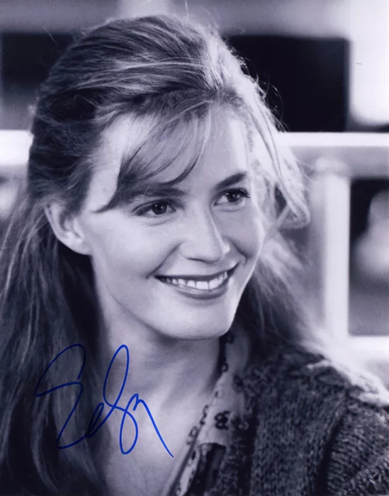 Elisabeth Shue autograph