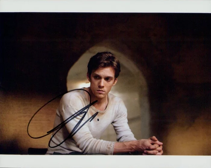 Jake  Abel autograph