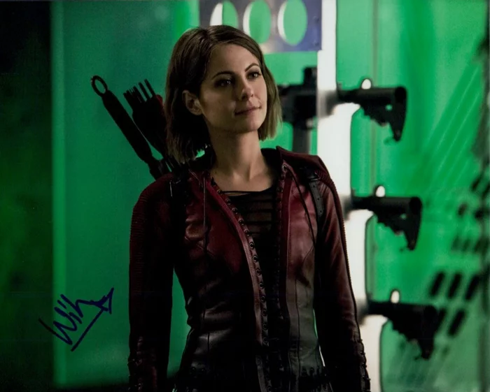 Willa Holland autograph