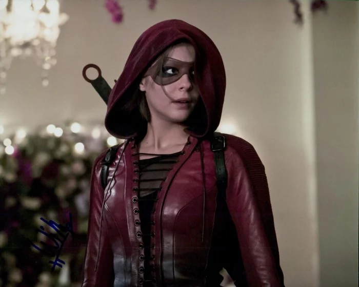 Willa Holland autograph