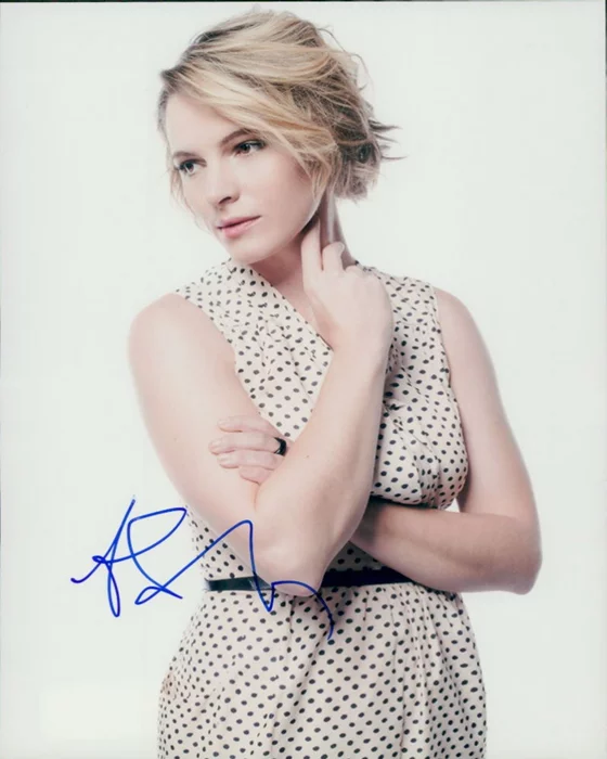 Amy Seimetz autograph