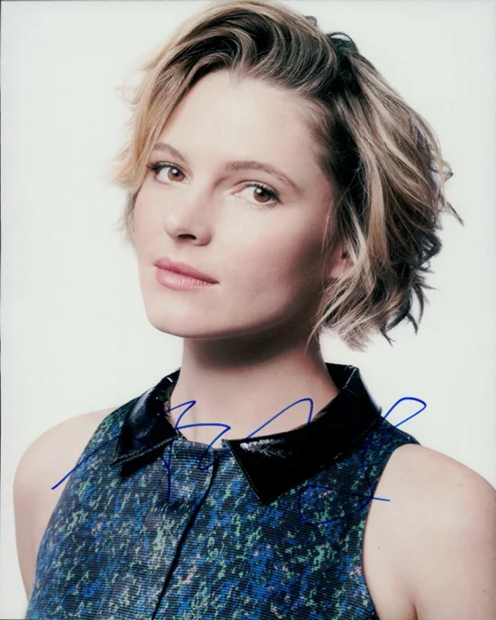 Amy Seimetz autograph