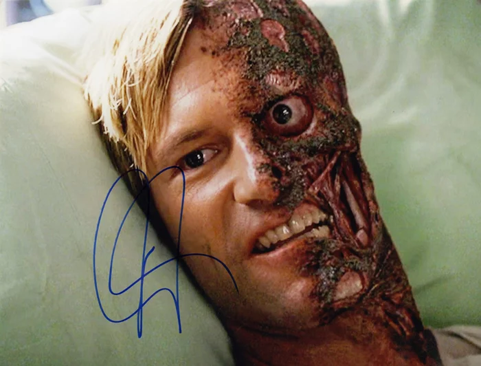 Aaron Eckhart autograph