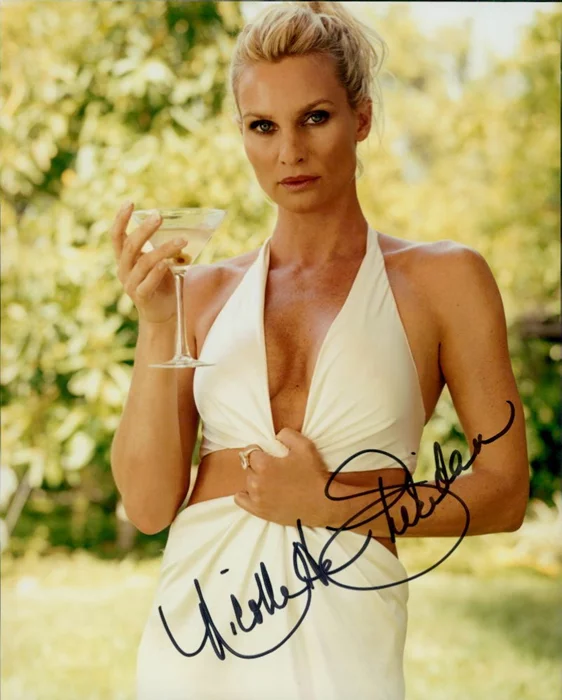 Nicollette Sheridan autograph