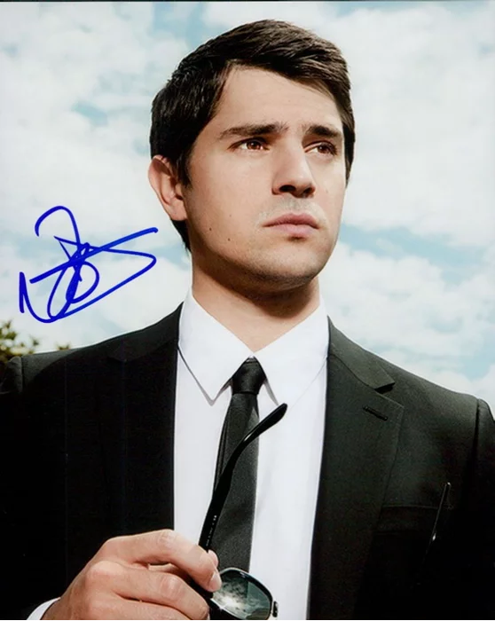 Nicholas D'Agosto autograph