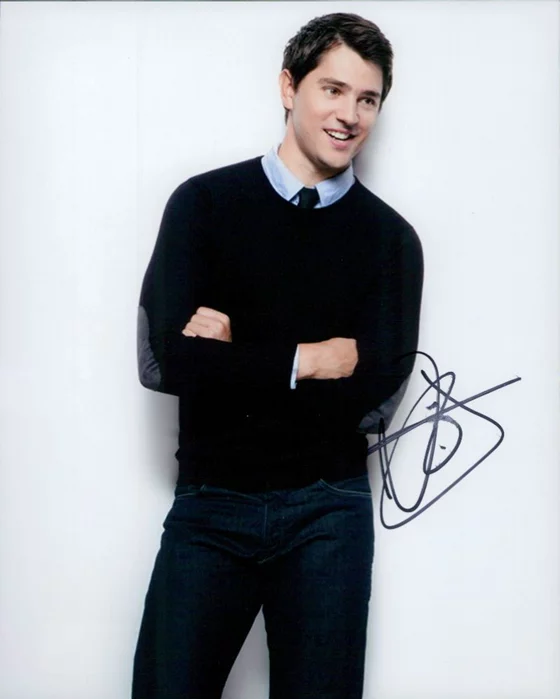 Nicholas D'Agosto autograph