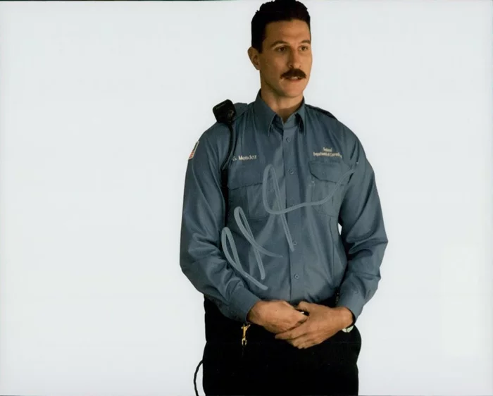 Pablo Schreiber autograph