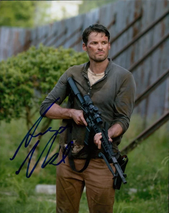 Austin Nichols autograph