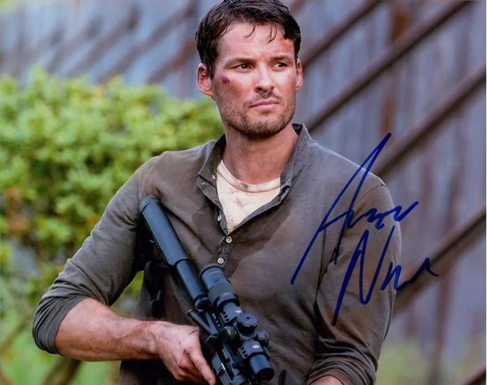 Austin Nichols autograph