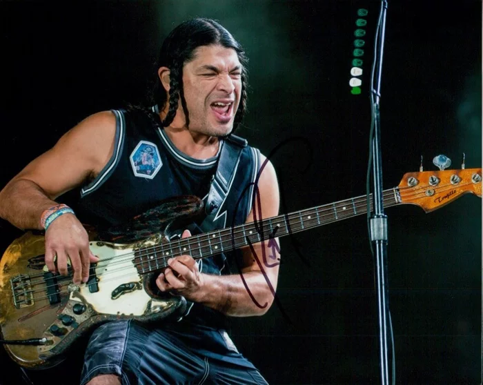 Robert Trujillo autograph