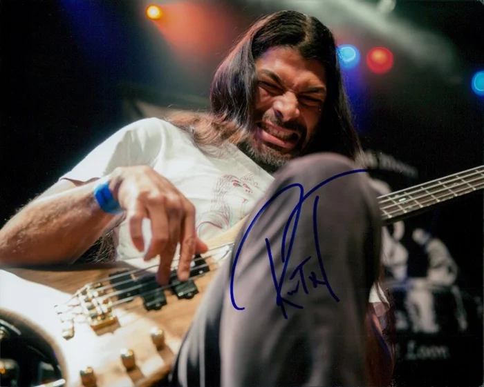 Robert Trujillo autograph